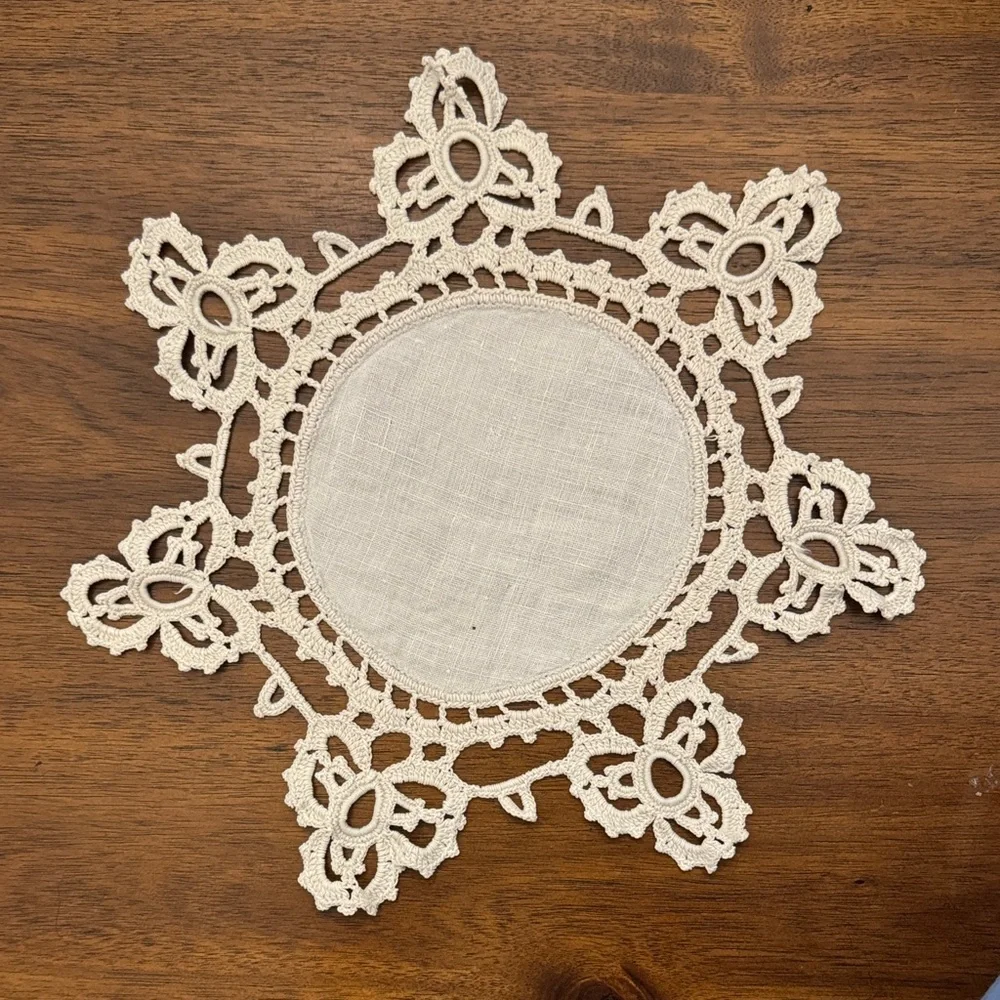 Snowflake Doily — White Lace / Crochet